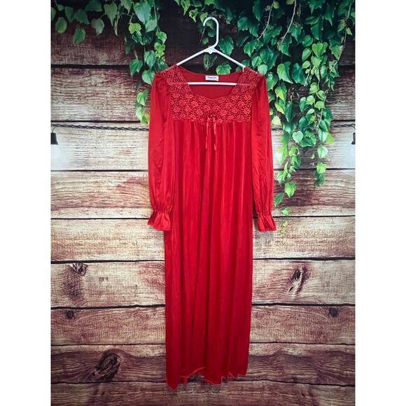 Vintage Vanity Fair Red Lace Nightgown Pajama Sleep Shirt Made in USA Medium - Picture 1 of 5